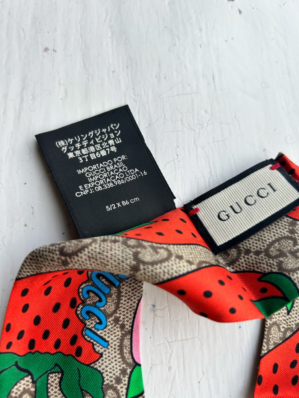 Brand New Authentic Gucci Strawberry Print Tweet Silk Slim Scarf - Picture 5 of 5